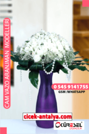 80 ADET BEYAZ GÜL VAZO ÜRÜN KODU CV65 Cam Vazolu Çiçek Aranjman 80 adet gül adrese çiçek gönder